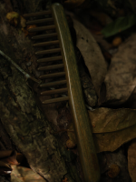 Mistik Sandal Ağacı 12 Dişli Ahşap Tarak – Doğal Meridyen Masajı & Saç Terapisi