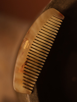 Mistik Terapi Sığır Boynuzu Tarak – Gelenekten Gelen Doğal Güzellik & Yüksek Kalite